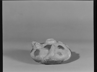 Yue Celadon Frog-shaped Water Dropper with Iron Brown Spots