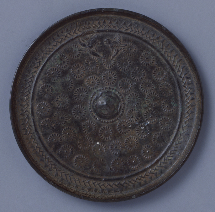 和鏡（古鏡）　松藤双鳥鏡　鎌倉時代末〜室町時代初期 和鏡（古鏡） 松藤双鳥鏡 鎌倉時代末〜室町時代初期 和