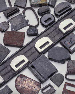 腰帯(レプリカ)と帯金具