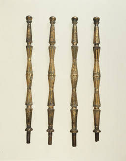 Shiketsu (Corner-posts for alter)