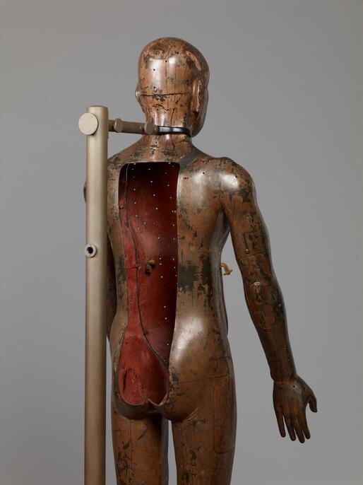 金属製浮彫り 人間の形状 渕田 真里名 《愛おしい人》 | 多摩美術大学