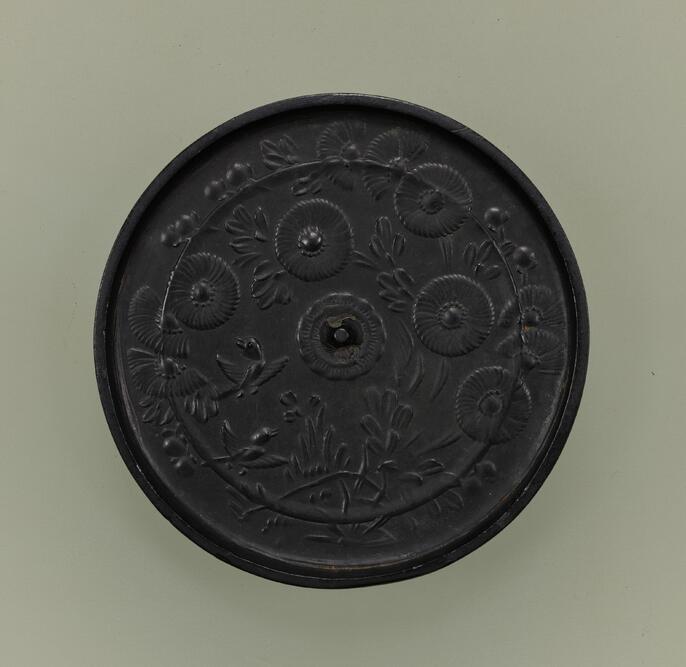 和鏡（古鏡） 洲浜菊花双鳥鏡 室町時代 和鏡 – 茨城県教育