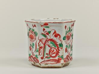 純手作りで焼かれた陶磁器の麒麟は 純手作りで焼かれた陶磁器の麒麟は 青磁麒麟置物 文化遺産オンライン