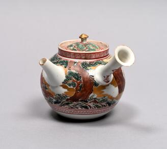 中国古玩粉彩唐人物色絵香炉【桐箱付】 中国古玩粉彩唐人物色絵香炉【桐箱付】