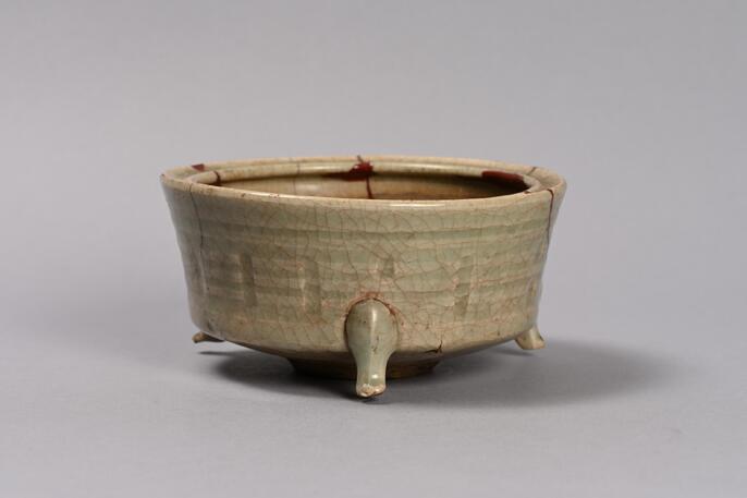 青磁算木文千鳥香炉（伝福岡県出土） | Cultural Japan