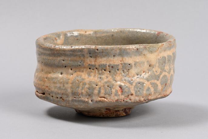 鼠志野茶碗 道具 ] - 道具 順風陶苑 加藤鐐造 鼠志野茶碗（共箱） | ネット