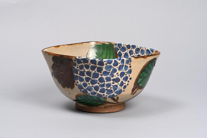 C 青磁 色絵三果文 輪花鉢 柴田コレクション掲載 ColBase