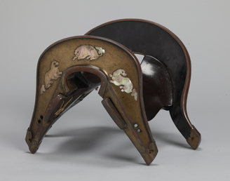 飾り台　鞍　馬の鞍　漆塗　螺鈿細工　木製鞍　ディスプレイ ColBase