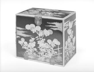 Chest of drawers for books, Chrysanthemum and fence design in maki-e lacquer