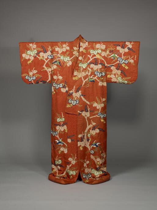 美しい鳳凰模様の赤い着物 七五三の習わし・そして可愛い鳳凰（ほうおう）柄の赤い一つ身の着物