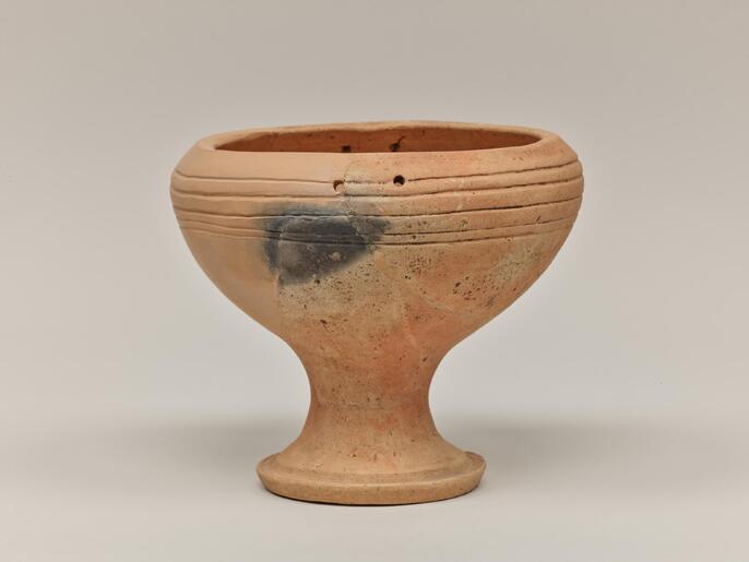 年代物、古い古鉢です。簡単に入手出来ません。実際に使用せず、鑑賞用 ColBase