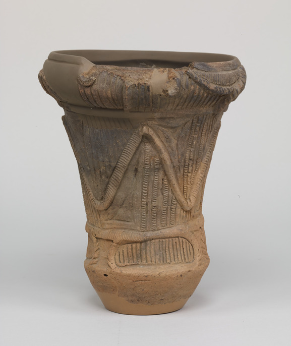 売ってない非売品。激レアの縄文土器上部のフチで穴が空いています 縄文土器 鳥さん土器(φ15×H9) · · · #縄文土器 #縄文 #鳥さん