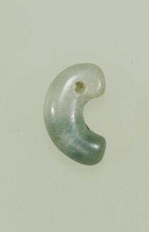 Magatama bead