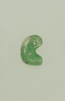 Magatama bead
