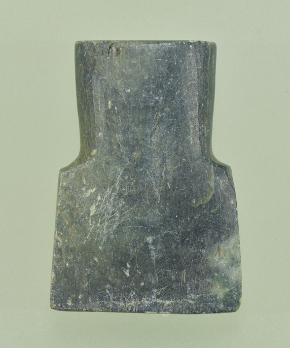 中国古美術・蔵伝工芸・旧チベット収寒鉄刻金剛降魔斧・文房置物・鎮宅辟邪・風水 瓏】古青銅鏨刻彫 満工鳳鳥牛尊 時代物 古置物擺件