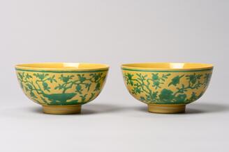 黄地緑彩花鳥文碗