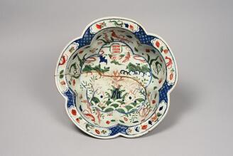 五彩双鹿文五花形盤