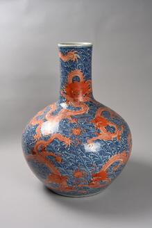 青花紅彩龍濤文大瓶