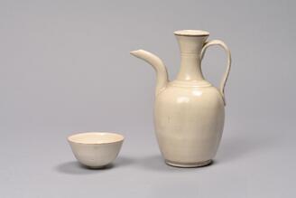 Lobed ewer, White porcelain