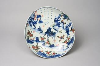 五彩騎馬人物図皿