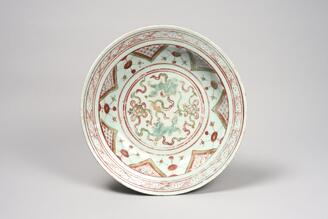 五彩玉取獅子文盤