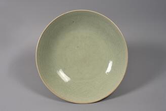 青磁花卉文大皿