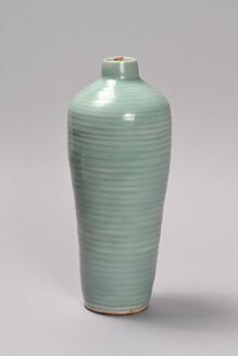 青磁弦文瓶