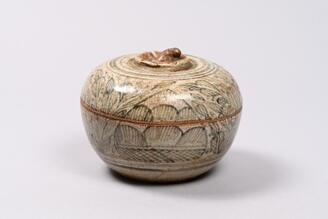 Covered Box, Flowering plant design in underglaze iron