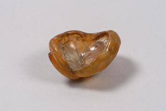 蓮葉形黄瑪瑙筆覘