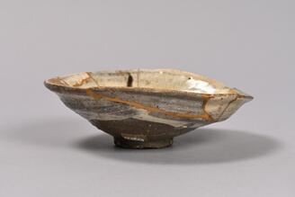 粉青鉄絵十字皿