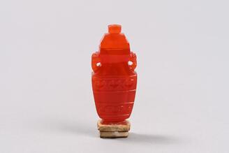 紅瑪瑙瓶