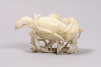 白玉水鳥形合子