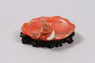 蓮鷺形紅瑪瑙筆覘