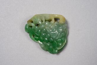 葡萄栗鼠形翡翠珮