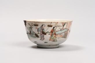 粉彩婦女図碗