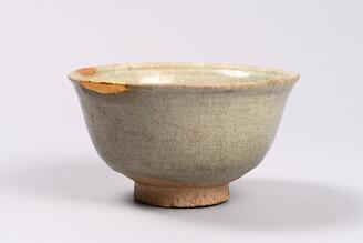 Bowl, Celadon glaze with lotus petal design