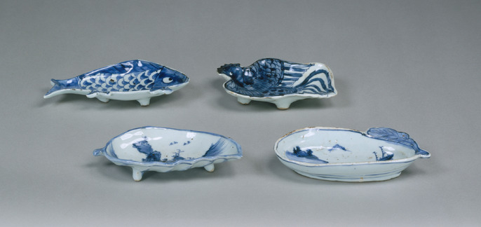 中国 染付魚の絵片口 f2250209 中国 染付魚の絵片口 f2250209