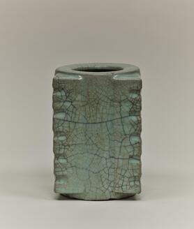 青磁の花入れです 青磁の花入れです 中国明時代 七官青磁環付花入 タエチ