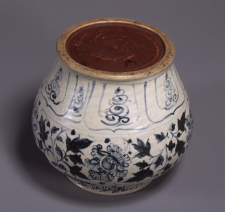 中国美術、青花花唐草文壺 ColBase