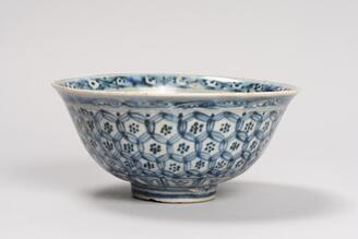 青花亀甲文碗