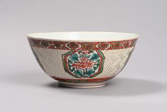 五彩亀甲花卉文鉢