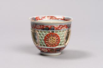 五彩透彫菊花文碗