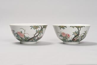 琺瑯彩花卉文鉢