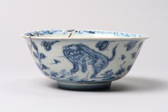 青花獅子文碗