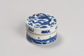 青花雲龍文合子