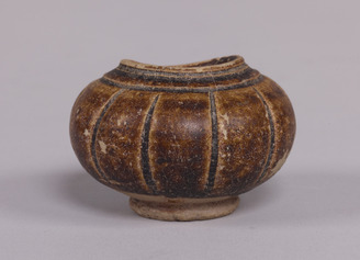 【 緑褐釉鍔口線刻文壺 】　クメール陶　12～14世紀　蔵出初品 緑褐釉鍔口線刻文壺 】 クメール陶 12～14世紀 蔵出初