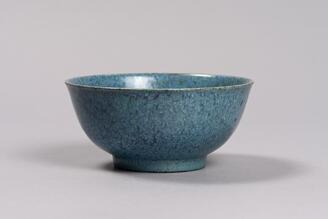 青釉碗