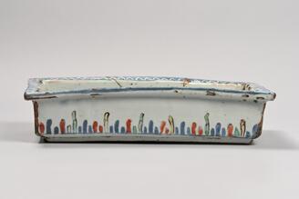 五彩山水図角鉢