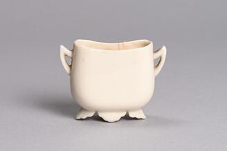 白磁耳付香炉