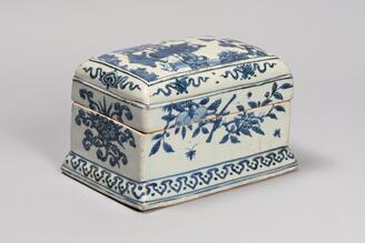 青花松下人物図方形合子